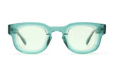 Lunettes de soleil Juno Green, lunettes de soleil vertes arrondies et épaisses avec un verre jaune - vue de face sur fond blanc