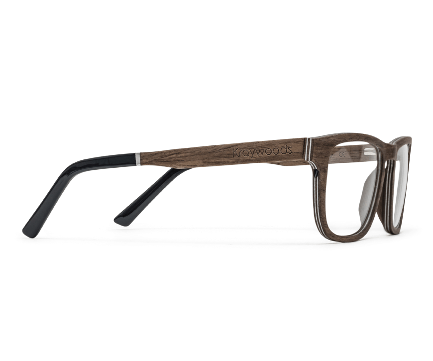 Lunettes de vue brunes courageuses