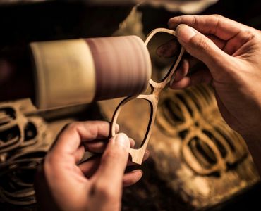 lunettes à monture en bois