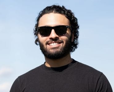 Man wearing black square men's sunglasses