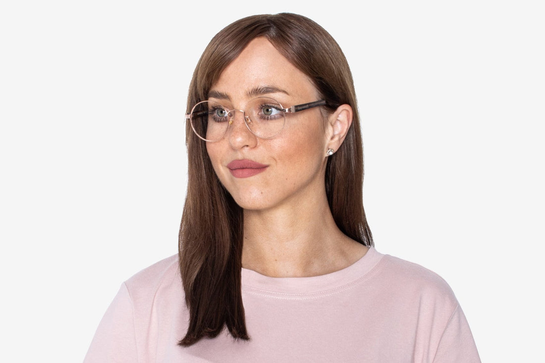 Mujer con gafas redondas de metal dorado rosa Joy
