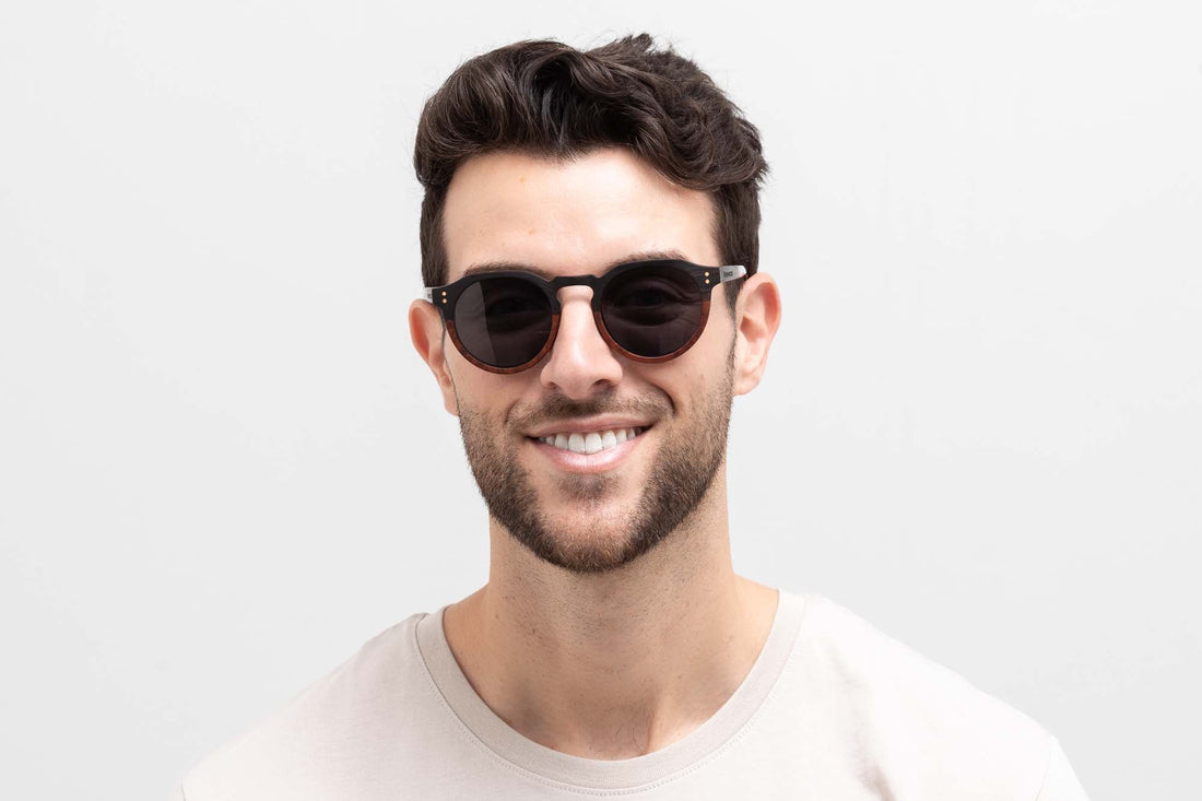 Hombre con gafas de sol Roseland, Retro Round Keyhole