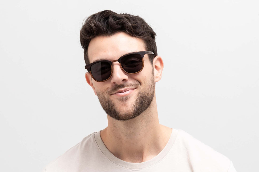 Hombre con gafas de sol Casper, Browline Wood