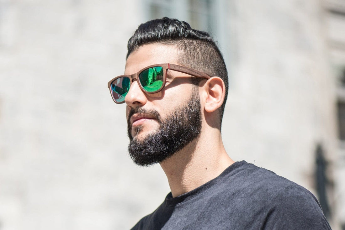 Hombre con gafas de sol Racer, Madera Polarizadas Espejo Verde