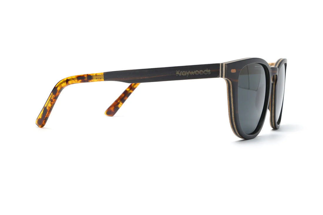 Lunettes de soleil Hunter Black, lunettes de soleil rétro carrées en bois avec verre polarisé gris - Vue de côté