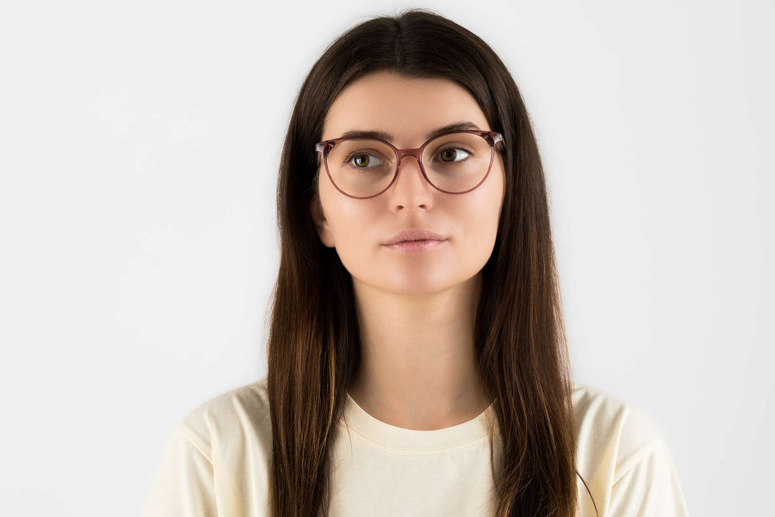 Wanita memakai Felicity Pink, Oval Pink Acetate Glasses