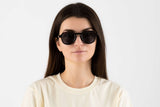 Wanita memakai Hudson, Geometrik Retro Square Sunglasses