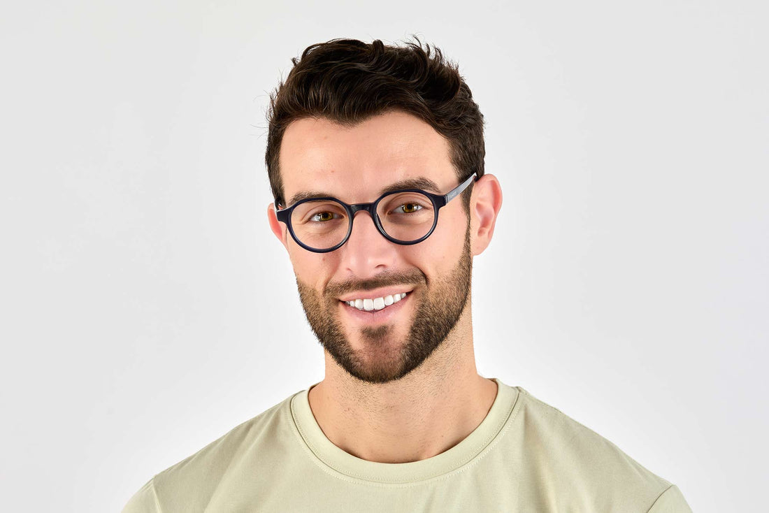 Lelaki memakai Wonder Navy, Geometrik Round Navy Blue Acetate Glasses