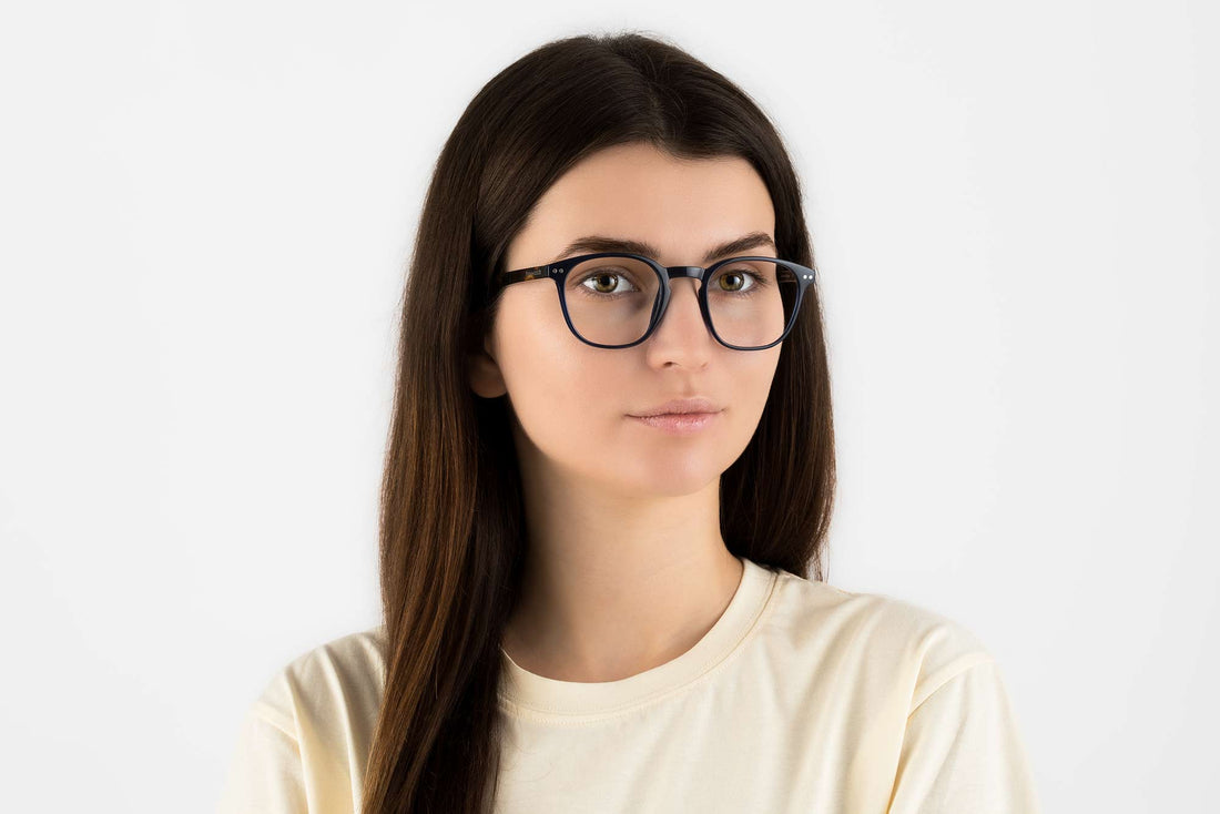 Wanita memakai Dare Navy, Retro Square Navy Blue Acetate Glasses