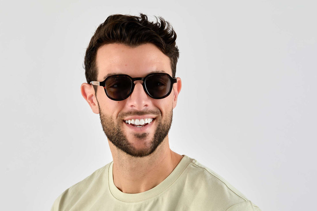 Lelaki memakai Hudson, Geometrik Retro Square Sunglasses