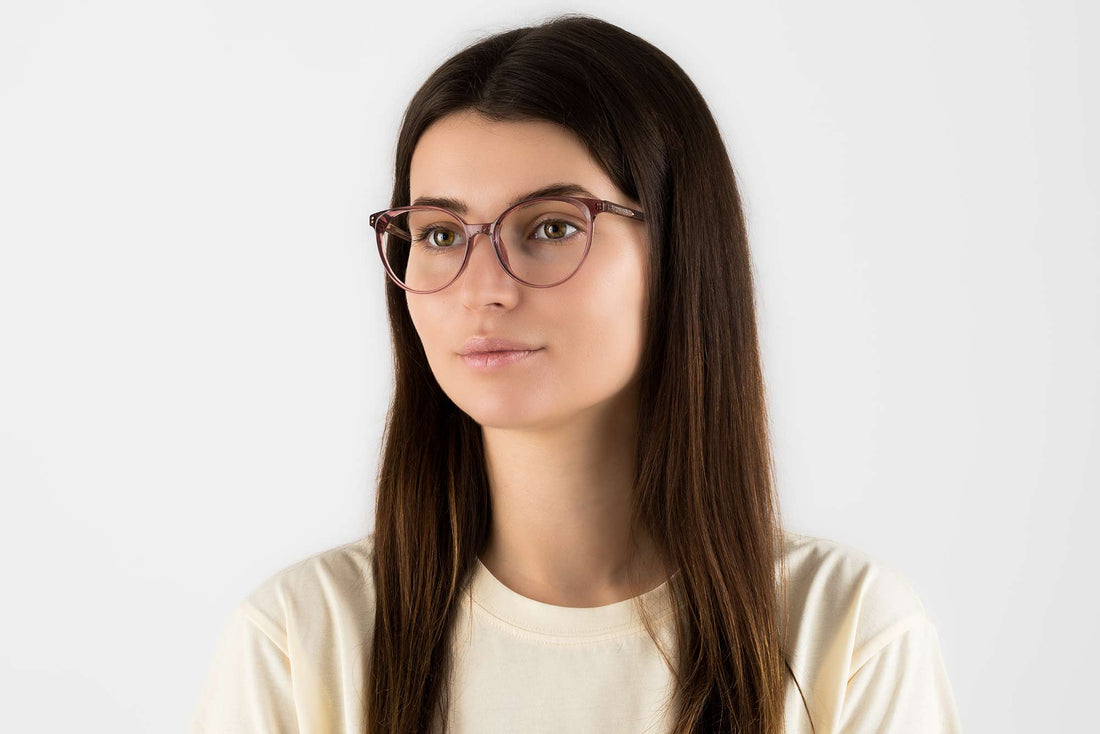 Wanita memakai Felicity Pink, Oval Pink Acetate Glasses