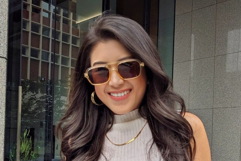 Wanita memakai Tanner, Cermin Mata Hitam Aviator Retro Coklat Lutsinar