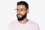 Man draagt Purpose Goud, Oversized Aviatorbril