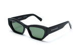 Riley Black Sunglasses, óculos de sol rectangulares pretos com lentes polarizadas verdes - vista oblíqua sobre fundo branco